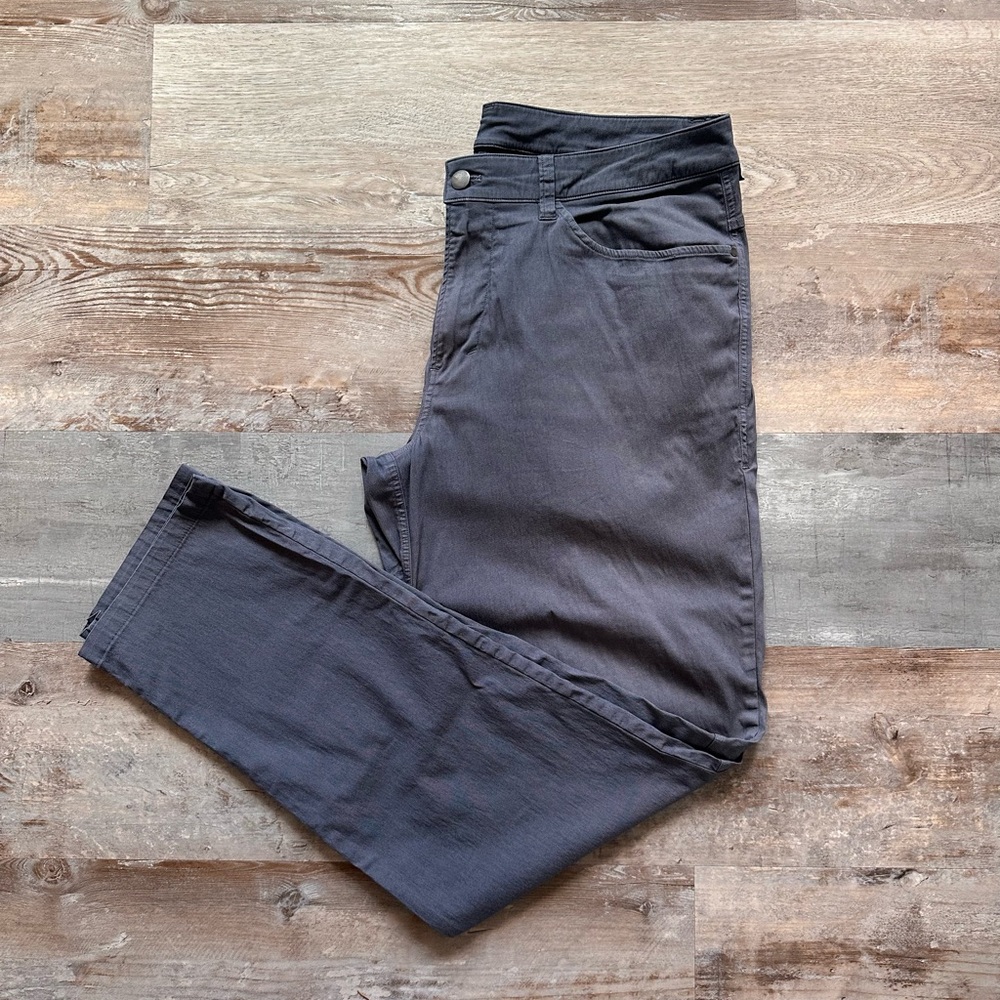 Men’s lulu pants